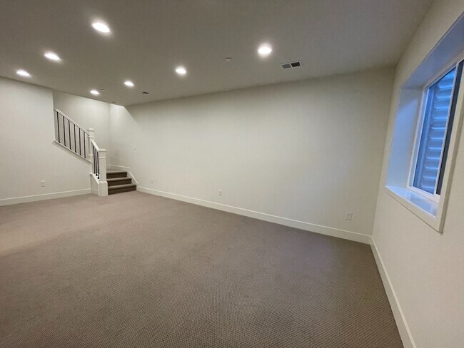 Building Photo - 3bed/3.5bath Townhouse in Downtown Superior - Available August!
