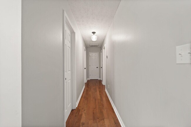 Building Photo - 180 Lilly Ln