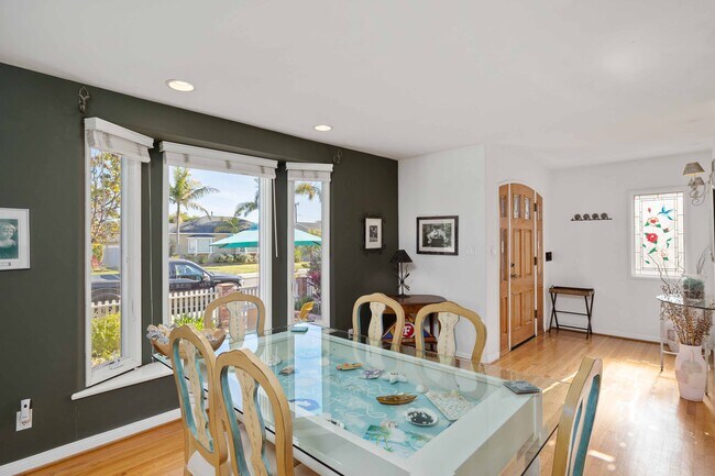 Building Photo - 1605 Lynngrove Dr