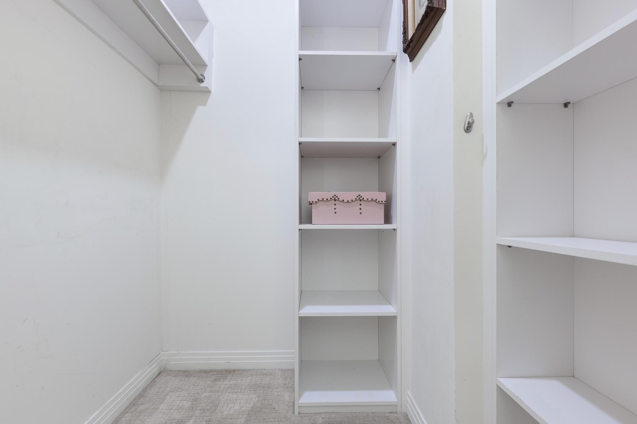 Building Photo - 5253 Vantage Ave