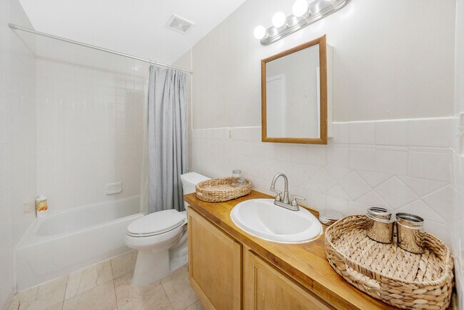 Building Photo - 55 E 117th St