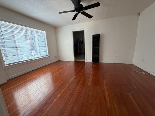 Building Photo - Updated & Spacious 1-Bedroom Apartment in Downtown Sacramento – Prime J Street Location