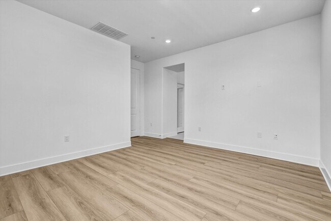 Building Photo - New-built Home in Great Park