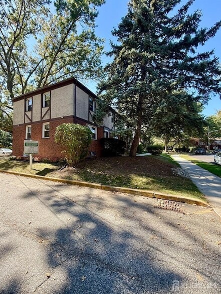 Building Photo - 265 Newman St