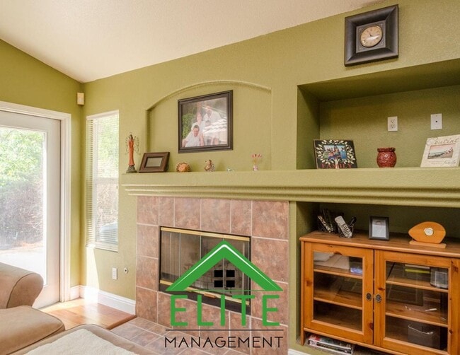 Building Photo - Charming 3-Bedroom Home in Prime Elk Grove...