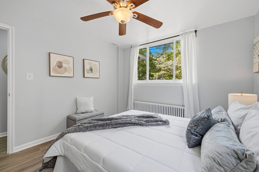 Building Photo - 204 Webster St NE