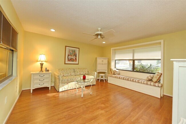 Building Photo - 5728 Doral Dr