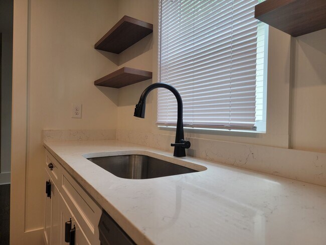 Building Photo - Live Stylishly in History — Professionally...