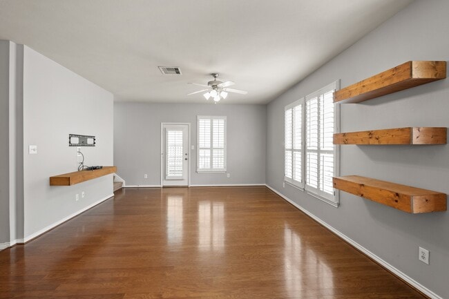 Building Photo - 5314 Schuler St