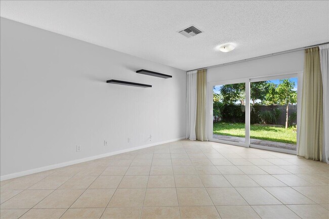 Building Photo - 258 Palmetto Ct