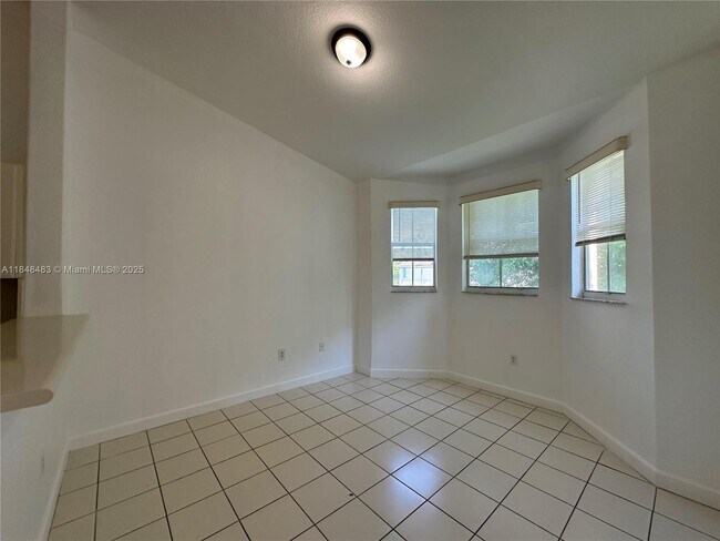 Building Photo - 1568 SE 26th St