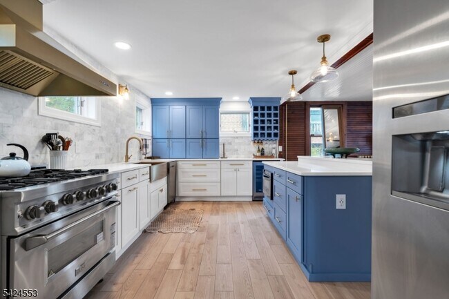 Building Photo - 363 Lakeside Blvd