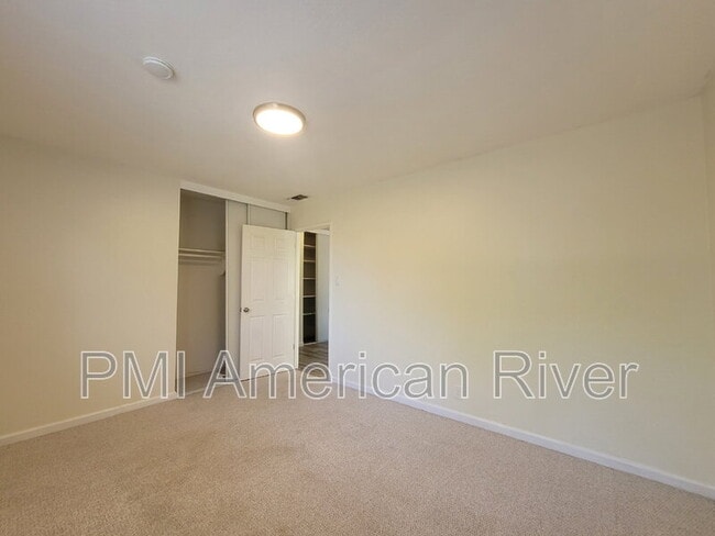 Building Photo - 881 Beardsley Dr