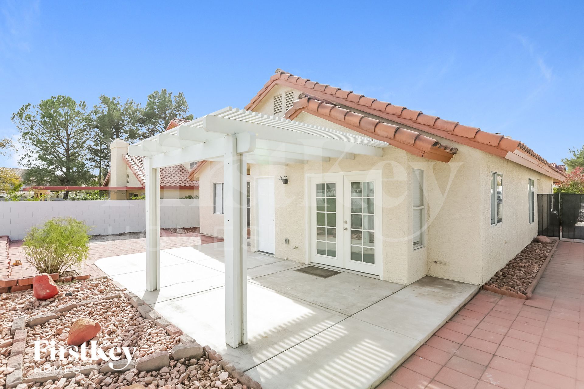 Building Photo - 3336 Surfline Dr