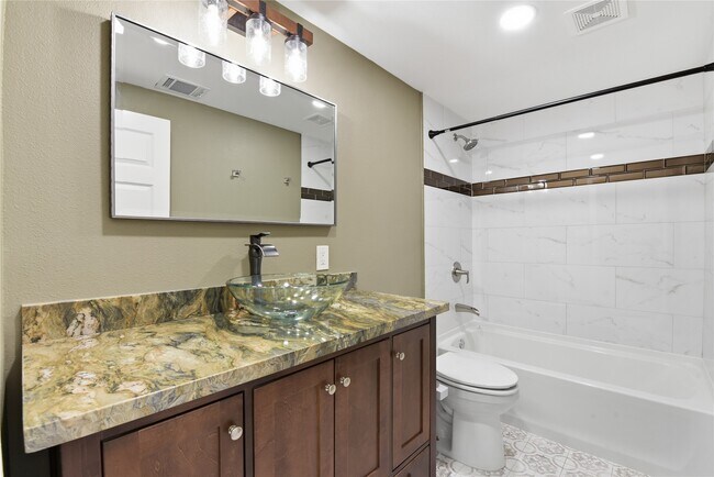 Building Photo - 2606 Parana Dr