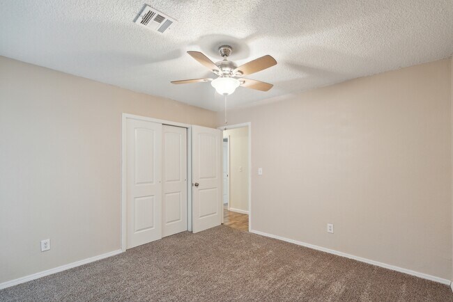 Building Photo - 2904 E Fort Worth St