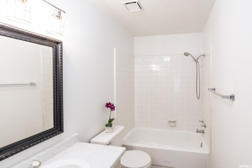 Master Bath - 822 E Gatewood Dr