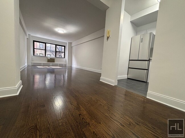 Building Photo - 219 E 69th St