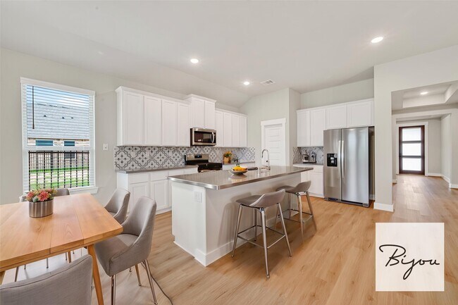 Building Photo - 2216 Inglenook Grv Dr