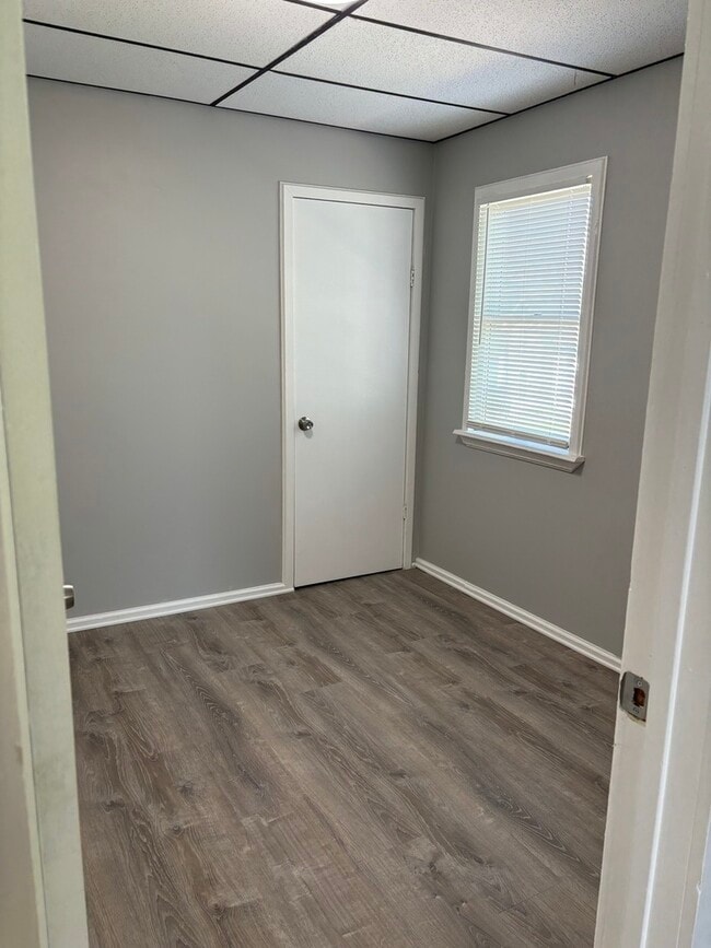 Building Photo - 725 1/2 Tonti St