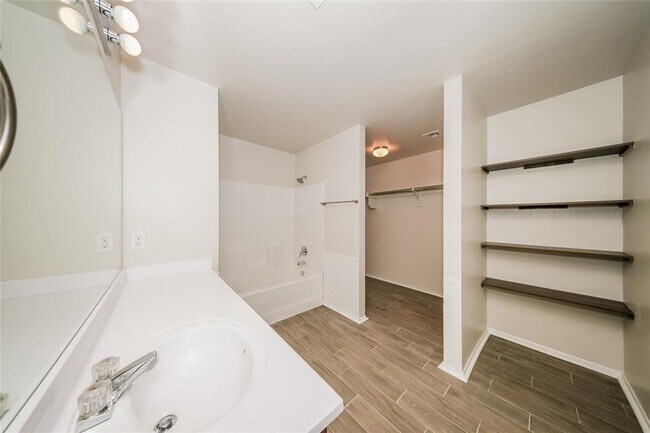 Building Photo - 7601 Lipizzan Rd