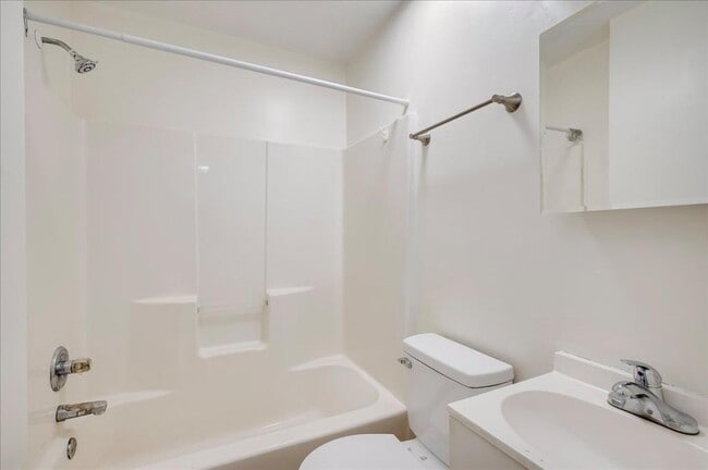 Building Photo - 953 Hopkins St