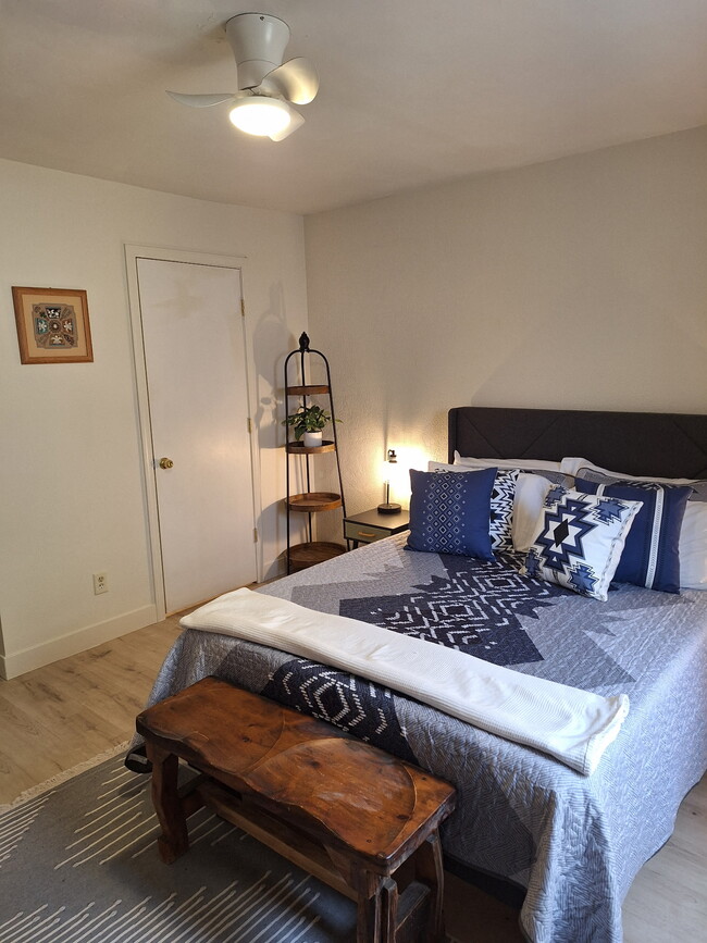 Building Photo - 912 7th St NW