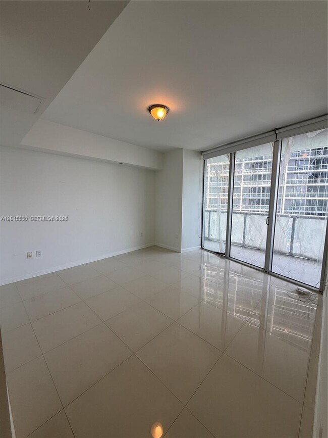Building Photo - 495 Brickell Ave