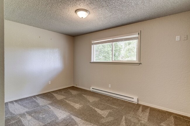Building Photo - Recently Remodeled 2 bed 1 bath Home in Si...