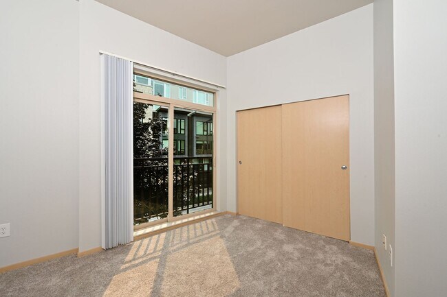 Building Photo - 425 23rd Ave S