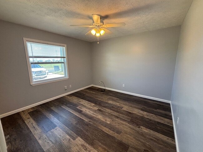 Building Photo - 4123 W 22nd St