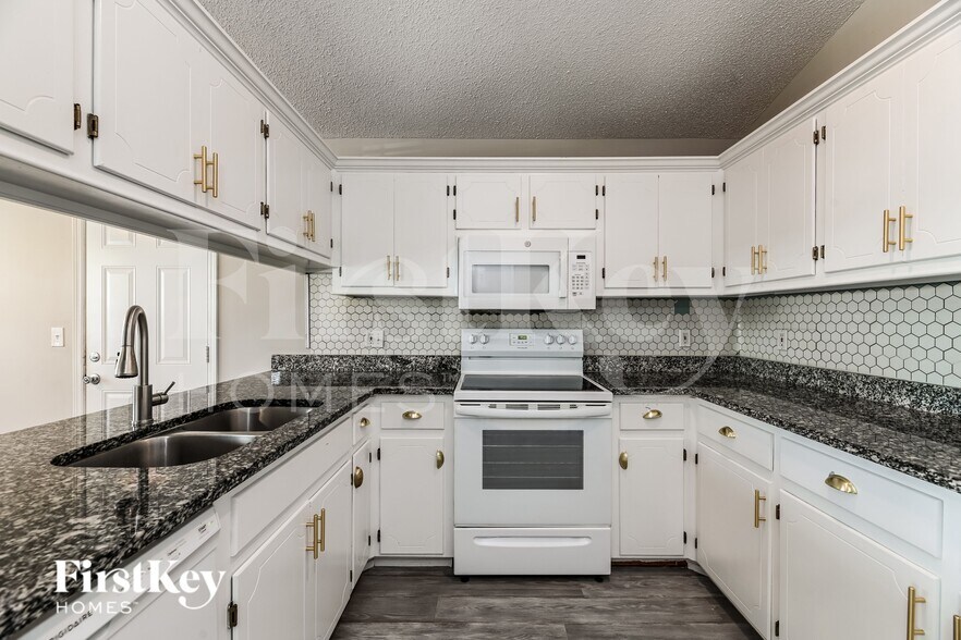 Building Photo - 118 Wilton St