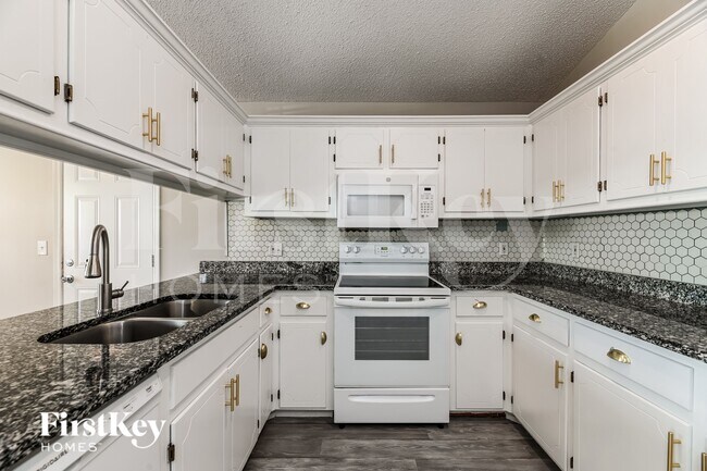 Building Photo - 118 Wilton St