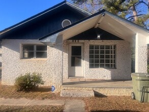 Building Photo - Three Bedroom One Bath