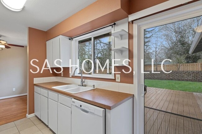 Building Photo - 11200 SW 83rd Ave