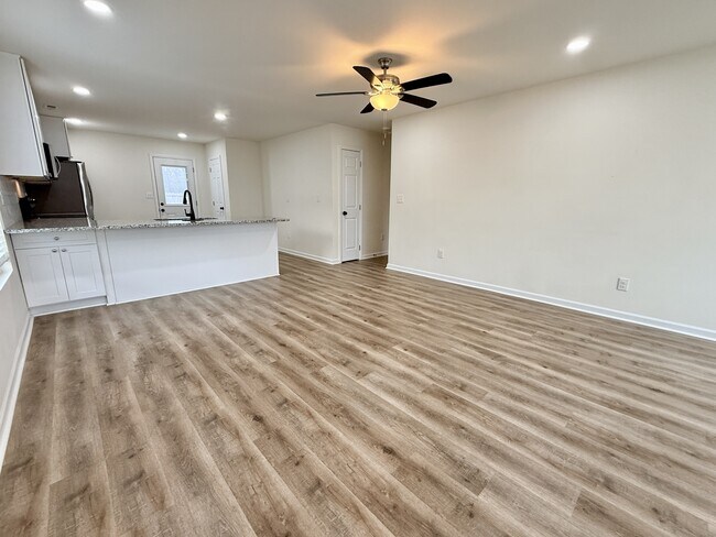 Building Photo - 103 Oakwood Meadows Dr