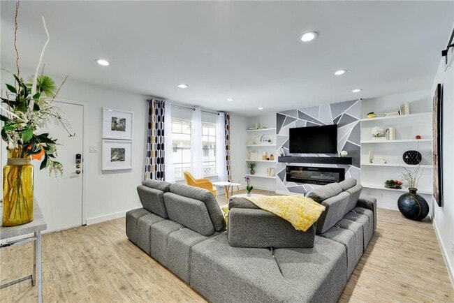 Building Photo - 8730 N Mopac Expy