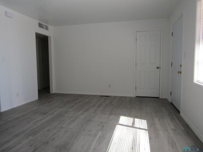 Building Photo - 3710 W Grand Ave