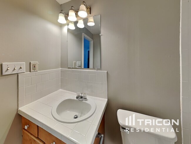 Building Photo - 410 Meadowfield Trail