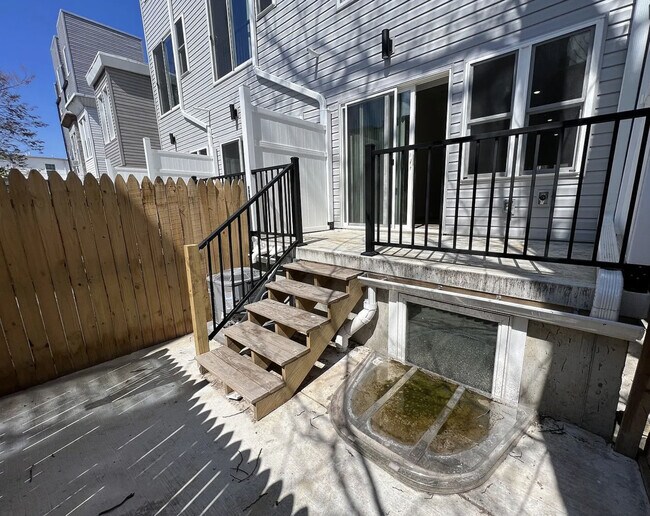 Building Photo - 2632 Manton St