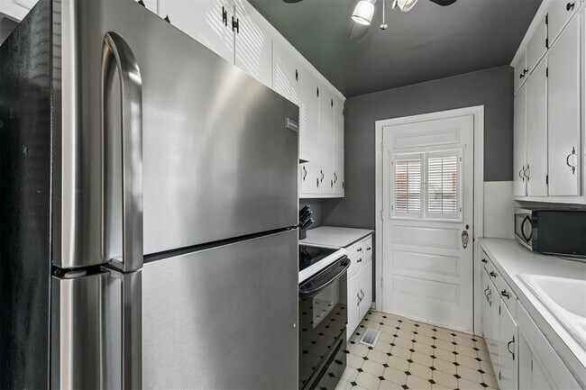 Building Photo - 2512 NW 32nd St