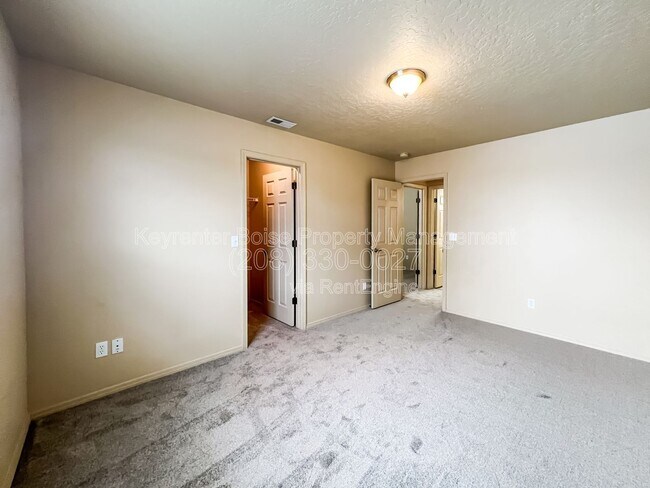 Building Photo - 6523 S Covewood Way