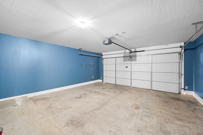 Building Photo - 22994 W Solano Dr