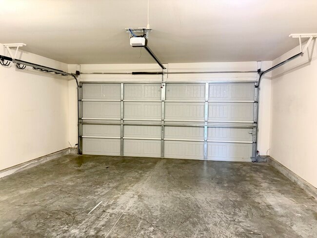 Building Photo - 2108 Birdie Ln