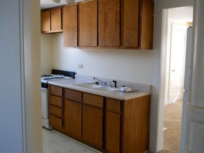 Building Photo - 1859 Mount Vernon St