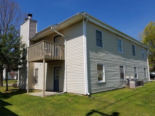 Building Photo - 2705 Lantern Walk SE