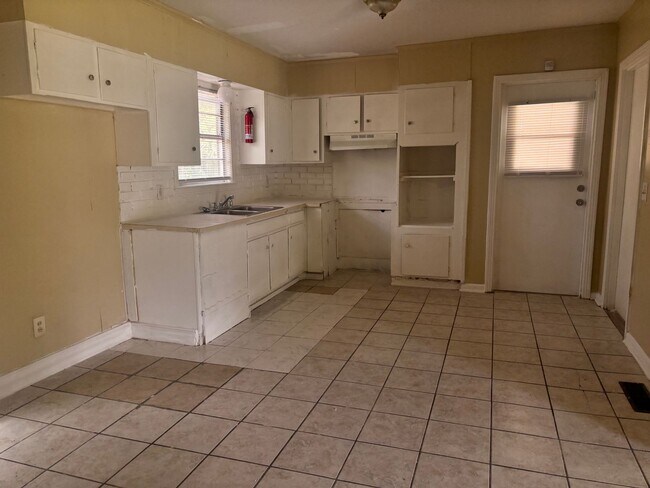 Building Photo - 2741 Revere St