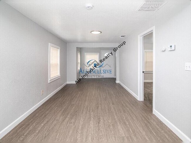 Building Photo - Great 3BD 2 BA home