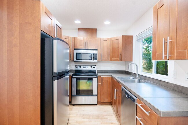 Building Photo - STILL AVAILABLE! Special: Only $500 Securi...