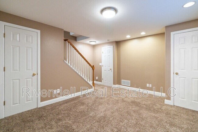 Building Photo - 1529 Spring Water Way